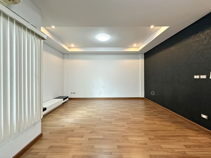 Pattra Mo Town : ภัทร โมทาวน์, นนทบุรี, ถนนแจ้งวัฒนะ ซอย 19, บางพูด, ปากเกร็ด, นนทบุรี, 230 ตร.ม., ทาวน์เฮ้าส์ ขาย, โดย Chantat Raoprachong, 500200098 - DDproperty.com