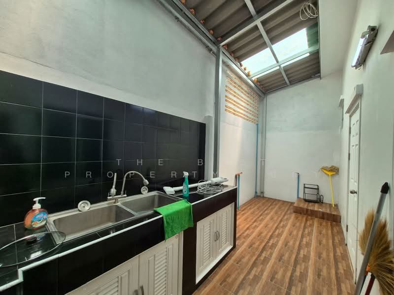 หมู่บ้านเดอะมันนี่ มี พระราม2-บางหญ้าแพรก, Samut Sakhon, Bang Ya Praek, Muang Samut Sakhon, Samut Sakhon, 2 Bedrooms, 120 sqm, Townhouse For Sale, by The Best Property  ปลา, 500200131 - DDproperty.com