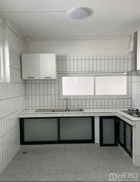 For rent Home Office 300 sqm in Huai Khwang Bangkok BRE21246, Bangkok, Huai Khwang, Huai Khwang, Bangkok, 4 Bedrooms, 300 sqm, Townhouse For Rent, by Hero Realtor Co., Ltd., 500200184 - DDproperty.com