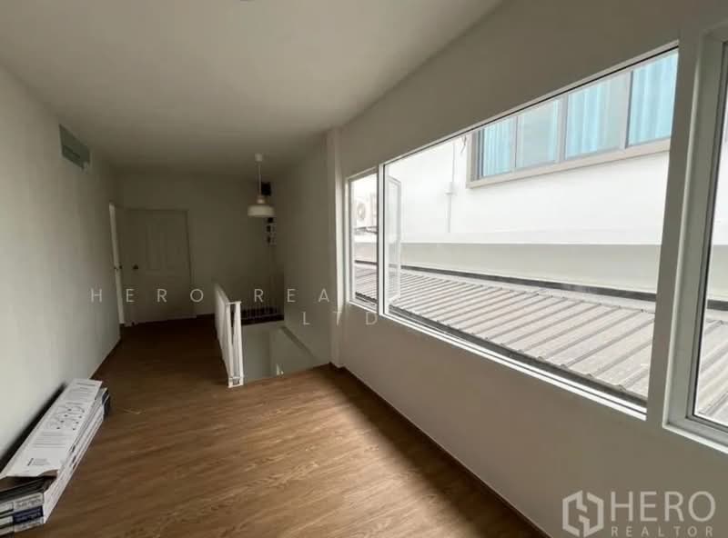 For rent Home Office 300 sqm in Huai Khwang Bangkok BRE21246, Bangkok, Huai Khwang, Huai Khwang, Bangkok, 4 Bedrooms, 300 sqm, Townhouse For Rent, by Hero Realtor Co., Ltd., 500200184 - DDproperty.com