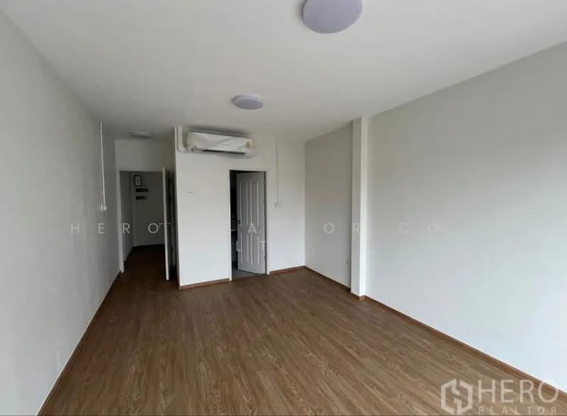 For rent Home Office 300 sqm in Huai Khwang Bangkok BRE21246, Bangkok, Huai Khwang, Huai Khwang, Bangkok, 4 Bedrooms, 300 sqm, Townhouse For Rent, by Hero Realtor Co., Ltd., 500200184 - DDproperty.com