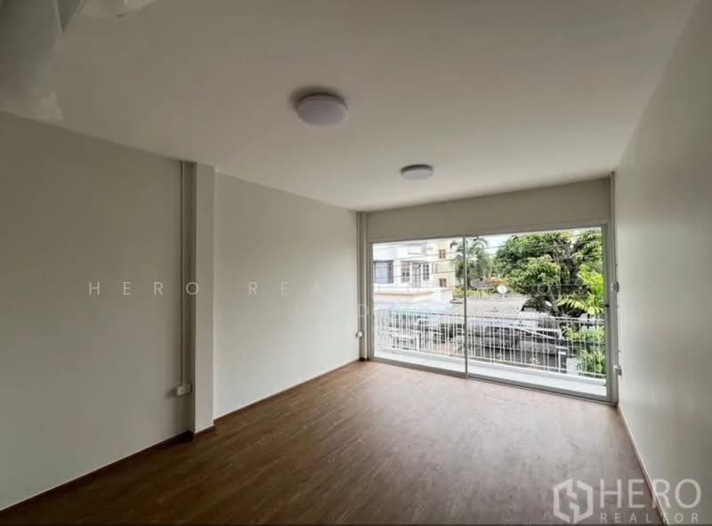 For rent Home Office 300 sqm in Huai Khwang Bangkok BRE21246, กรุงเทพ, ห้วยขวาง, ห้วยขวาง, กรุงเทพ, 300 ตร.ม., ทาวน์เฮ้าส์ ให้เช่า, โดย Hero Realtor Co., Ltd., 500200184 - DDproperty.com