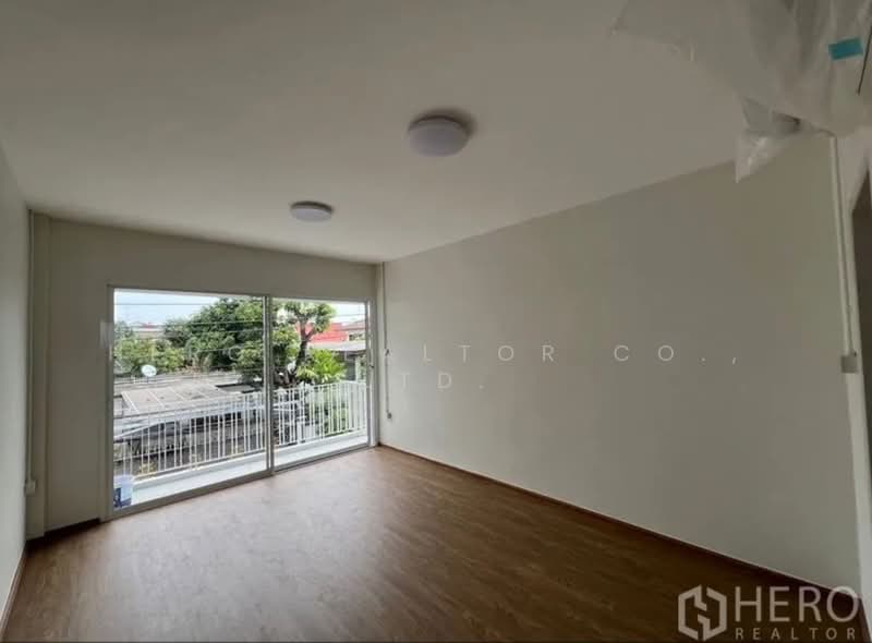 For rent Home Office 300 sqm in Huai Khwang Bangkok BRE21246, Bangkok, Huai Khwang, Huai Khwang, Bangkok, 4 Bedrooms, 300 sqm, Townhouse For Rent, by Hero Realtor Co., Ltd., 500200184 - DDproperty.com