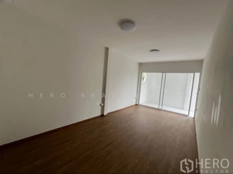 For rent Home Office 300 sqm in Huai Khwang Bangkok BRE21246, กรุงเทพ, ห้วยขวาง, ห้วยขวาง, กรุงเทพ, 300 ตร.ม., ทาวน์เฮ้าส์ ให้เช่า, โดย Hero Realtor Co., Ltd., 500200184 - DDproperty.com