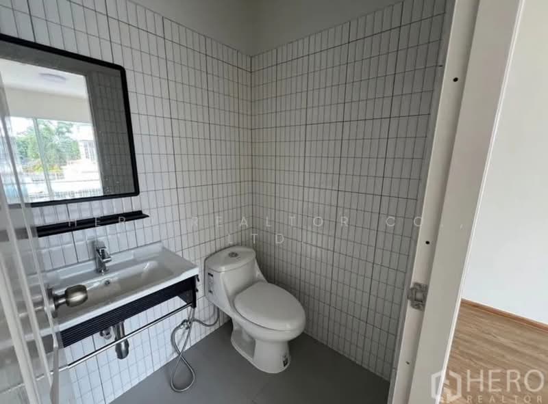 For rent Home Office 300 sqm in Huai Khwang Bangkok BRE21246, กรุงเทพ, ห้วยขวาง, ห้วยขวาง, กรุงเทพ, 300 ตร.ม., ทาวน์เฮ้าส์ ให้เช่า, โดย Hero Realtor Co., Ltd., 500200184 - DDproperty.com