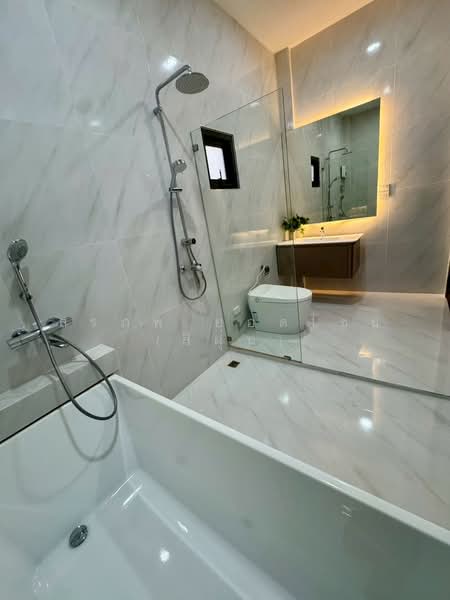 Pool Villa Modern Lanna Luxury ใกล้เมืองเชียงใหม่ เนื้อที่ 200 ตารางวา 5 ห้องนอน, Chiang Mai, Kho Muong, Saraphi, Chiang Mai, 5 Bedrooms, 875 sqm, Single Detached House For Sale, by สรภพ ยอดไชย (สีฝุ่น), 500200227 - DDproperty.com