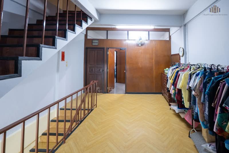 ทำเลกลางเมือง ใจกลางชุมชน พระราม3 ขาย อาคารพาณิชย์ ตึก 4 ชั้นครึ่ง มีดาดฟ้า 17 ตร.ว., กรุงเทพ, พระราม 3, บางโคล่, บางคอแหลม, กรุงเทพ, 300 ตร.ม., ตึกแถว-อาคารพาณิชย์ ขาย, โดย คุณจี, 500200228 - DDproperty.com