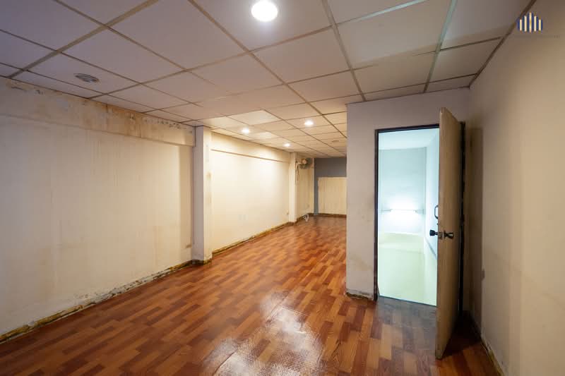 ทำเลกลางเมือง ใจกลางชุมชน พระราม3 ขาย อาคารพาณิชย์ ตึก 4 ชั้นครึ่ง มีดาดฟ้า 17 ตร.ว., Bangkok, พระราม 3, Bang Klo, Bang Kho Laem, Bangkok, , 300 sqm, Shophouse For Sale, by คุณจี, 500200228 - DDproperty.com