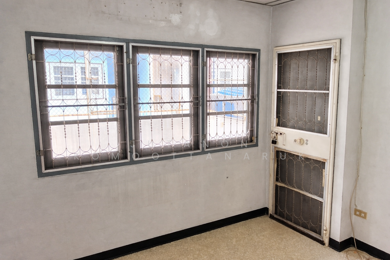 ขายทาวน์เฮาส์ 3 ชั้น หมู่บ้านซื่อตรงเสนา พหลโยธิน 32 ใกล้ ม.เกษตร-เซ็นทรัลลาดพร้าว ทำเลดี, กรุงเทพ, เสนานิคม, จตุจักร, กรุงเทพ, 90 ตร.ม., ทาวน์เฮ้าส์ ขาย, โดย Jutanon Komoottanaruk, 500200353 - DDproperty.com