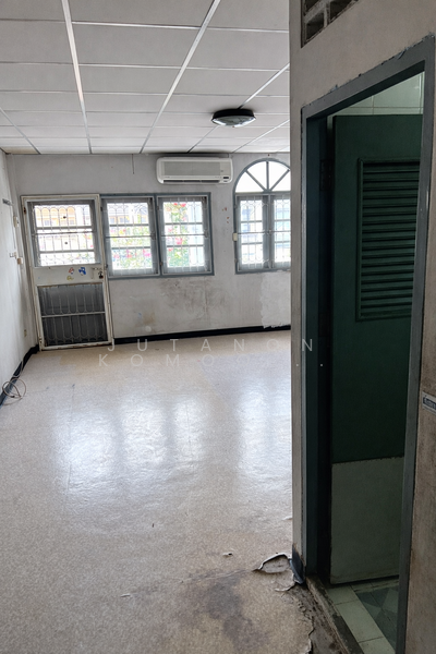 ขายทาวน์เฮาส์ 3 ชั้น หมู่บ้านซื่อตรงเสนา พหลโยธิน 32 ใกล้ ม.เกษตร-เซ็นทรัลลาดพร้าว ทำเลดี, Bangkok, Sena Nikhom, Chatuchak, Bangkok, 4 Bedrooms, 90 sqm, Townhouse For Sale, by Jutanon Komoottanaruk, 500200353 - DDproperty.com