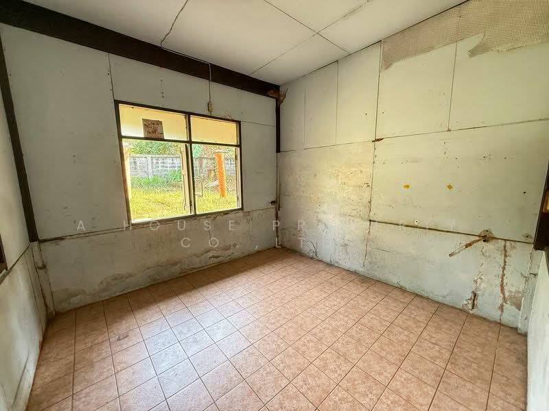 Land for sale in Sriracha, adjacent to Sukhumvit Road, with existing buildings., Chon Buri (Pattaya), Surasak, Si Racha, Chon Buri (Pattaya), , 216 sqm, Land For Sale, by A House Property Co.,Ltd., 500200360 - DDproperty.com