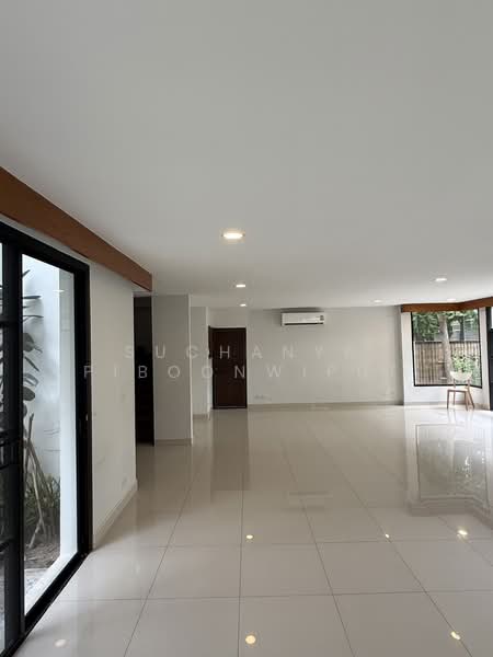 House For Rent The Noble Ekkamai 22, Bangkok, Ekkamai 22, Khlong Tan Nua, Watthana, Bangkok, 4 Bedrooms, 450 sqm, Single Detached House For Rent, by Suchanya Piboonwiput, 500200451 - DDproperty.com