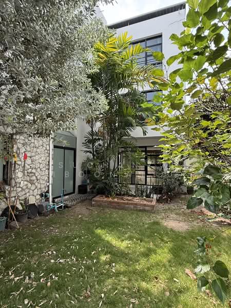 House For Rent The Noble Ekkamai 22, Bangkok, Ekkamai 22, Khlong Tan Nua, Watthana, Bangkok, 4 Bedrooms, 450 sqm, Single Detached House For Rent, by Suchanya Piboonwiput, 500200451 - DDproperty.com