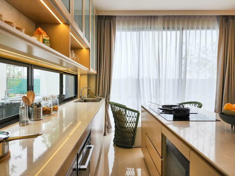 Aerie Srinakarin-Krungthepkreetha, Bangkok, Srinakarin - Romklao Road, Khlong Song Ton Nun, Lat Krabang, Bangkok, 5 Bedrooms, 556 sqm, Townhouse For Sale, by Chomratkamol Soontorntarawong (Gor), 500200632 - DDproperty.com