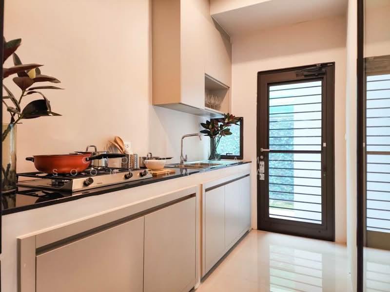 Aerie Srinakarin-Krungthepkreetha, Bangkok, Srinakarin - Romklao Road, Khlong Song Ton Nun, Lat Krabang, Bangkok, 5 Bedrooms, 556 sqm, Townhouse For Sale, by Chomratkamol Soontorntarawong (Gor), 500200632 - DDproperty.com