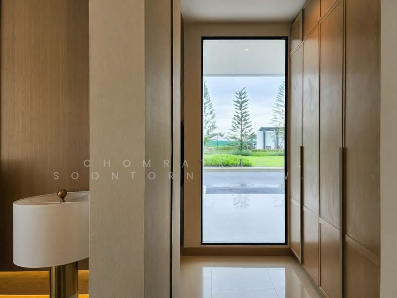 Aerie Srinakarin-Krungthepkreetha, Bangkok, Srinakarin - Romklao Road, Khlong Song Ton Nun, Lat Krabang, Bangkok, 5 Bedrooms, 556 sqm, Townhouse For Sale, by Chomratkamol Soontorntarawong (Gor), 500200632 - DDproperty.com