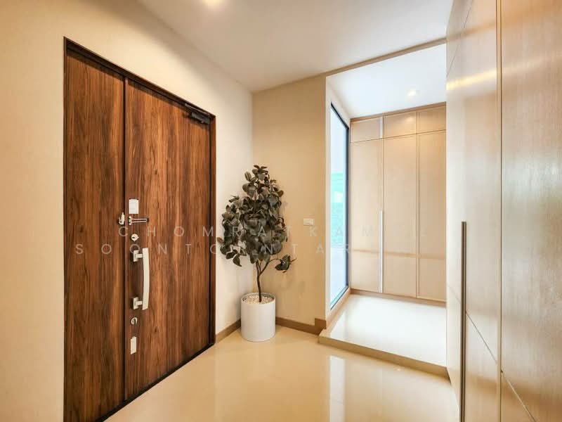 Aerie Srinakarin-Krungthepkreetha, Bangkok, Srinakarin - Romklao Road, Khlong Song Ton Nun, Lat Krabang, Bangkok, 5 Bedrooms, 556 sqm, Townhouse For Sale, by Chomratkamol Soontorntarawong (Gor), 500200632 - DDproperty.com