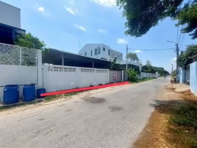 ขาย - ที่ดิน + บ้าน 1 ชั้น 104 ตร.ว. ซอยเฉลิมพระเกียรติ ร.9 ซอย48 แยก1 ถนนเฉลิมพระเกียรติ, กรุงเทพ