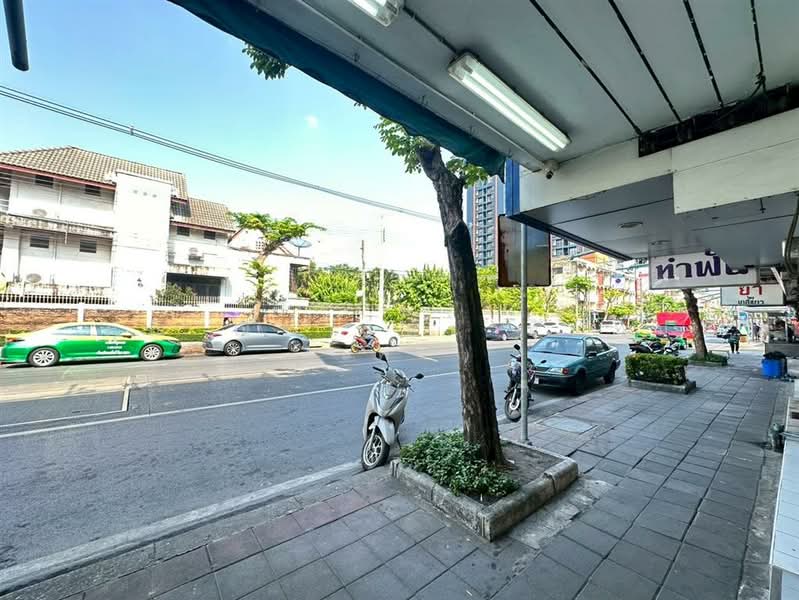 อาคารพาณิชย์ 3 ชั้น 14 ตร.ว. อาคารพาณิชย์ ใกล้โรงพยาบาลศิริราช ถนนบางขุนนนท์, กรุงเทพ, ถนนบางขุนนนท์, บางขุนนนท์, บางกอกน้อย, กรุงเทพ, 100 ตร.ม., ตึกแถว-อาคารพาณิชย์ ขาย, โดย คุณ ณิชารดา ทับทิม (เคท), 500200747 - DDproperty.com