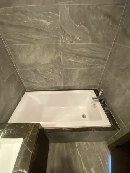 The Esse Sukhumvit 36, Bangkok, Soi Sukhumvit 36, Sukhumvit Road, Phra Kanong, Khlong Toei, Bangkok, 1 Bedroom, 38 sqm, Condo For Sale, by Kao Natthathida Paksee, 500200820 - DDproperty.com