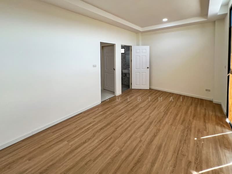 หลักสี่, Bangkok, Talat Bang Khen, Lak Si, Bangkok, 3 Bedrooms, 174 sqm, Townhouse For Sale, by Ladda Suebthai, 500200890 - DDproperty.com