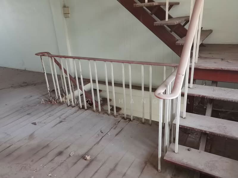 For Sale - ขายอาคารพาณิชย์ 3.5 ชั้นริมถ.เพชรเกษมขาขึ้น ใกล้ตัวเมืองเพชรบุรี, Phetchaburi