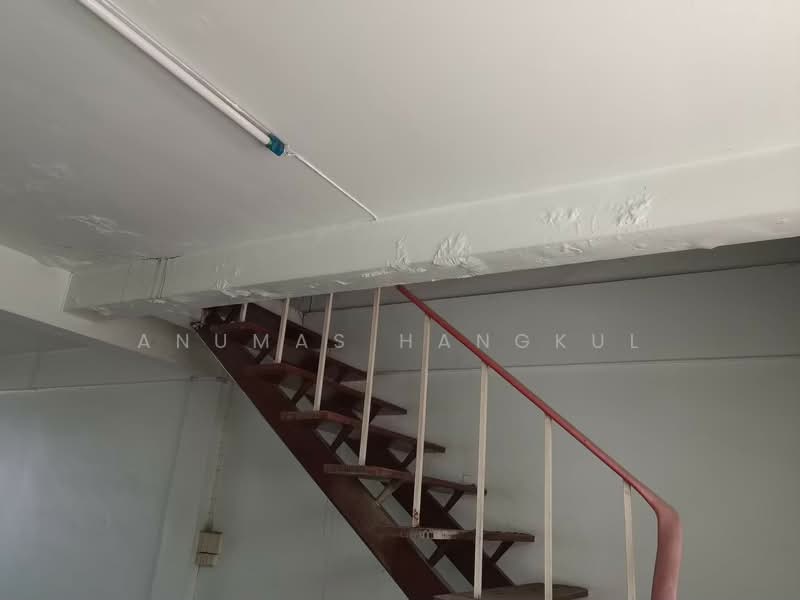 For Sale - ขายอาคารพาณิชย์ 3.5 ชั้นริมถ.เพชรเกษมขาขึ้น ใกล้ตัวเมืองเพชรบุรี, Phetchaburi