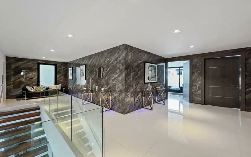 For Sale - Exquisite Luxury Pool Villa in Pratumnak Pattaya, Chon Buri (Pattaya)