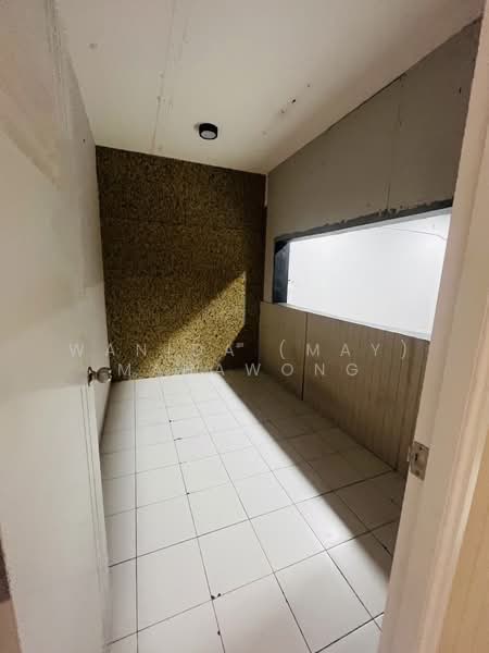 For Rent - 2 Bedroom 4 Bathroom 4 storey retail building in Phuket town, Phuket