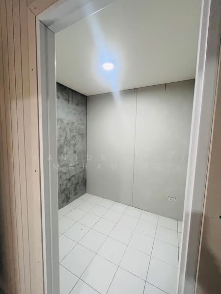 For Rent - 2 Bedroom 4 Bathroom 4 storey retail building in Phuket town, Phuket