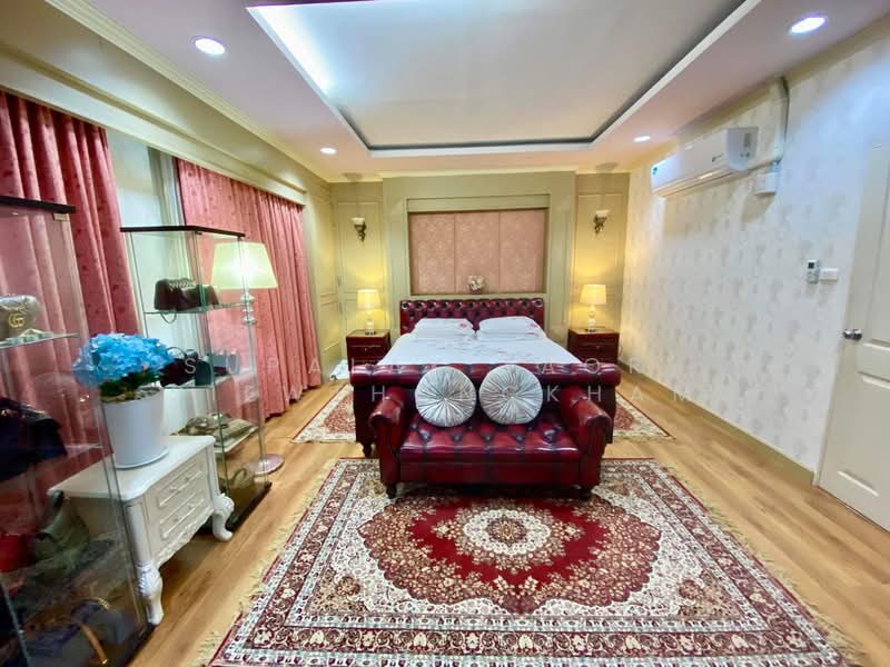 Baan Klang Krung Sathorn-Narathiwas, Bangkok, 599 Nonsi Road, Chong Nonsi, Yan Nawa, Bangkok, 4 Bedrooms, 300 sqm, Townhouse For Sale, by Sittichai (Ice) Tulyanon, 500202145 - DDproperty.com