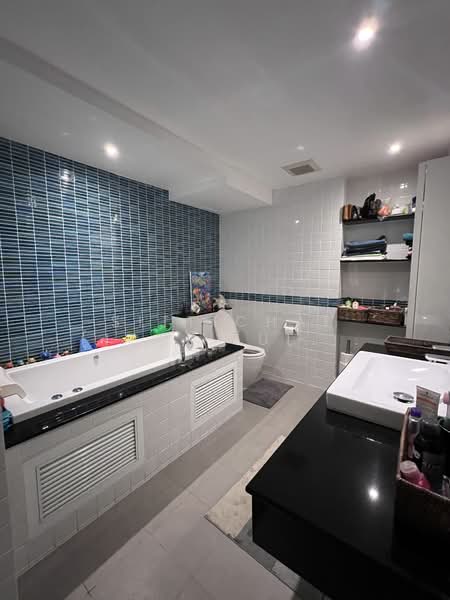 Renovated Townhouse Close to Samitivej Hospital, Bangkok, Khlong Tan Nua, Watthana, Bangkok, 4 Bedrooms, 230 sqm, Townhouse For Sale, by Sittichai (Ice) Tulyanon, 500202168 - DDproperty.com