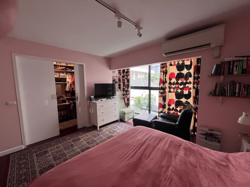 Renovated Townhouse Close to Samitivej Hospital, Bangkok, Khlong Tan Nua, Watthana, Bangkok, 4 Bedrooms, 230 sqm, Townhouse For Sale, by Sittichai (Ice) Tulyanon, 500202168 - DDproperty.com