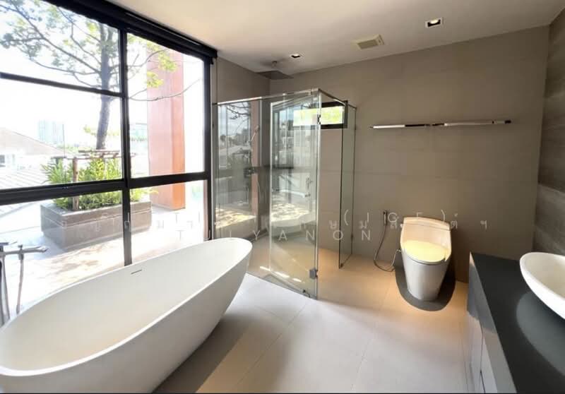 Villazo 10 Ekkamai, Bangkok, Soi Pridi Banomyong 25, Phra Kanong Nua, Watthana, Bangkok, 5 Bedrooms, 780 sqm, Single Detached House For Sale, by Sittichai (Ice) Tulyanon, 500202198 - DDproperty.com