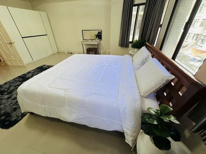 Townhome in Sukhumvit 31 near Emporium & Terminal 21 Asok for Rent, Bangkok, Khlong Toei, Khlong Toei, Bangkok, 4 Bedrooms, 335 sqm, Townhouse For Rent, by Sittichai (Ice) Tulyanon, 500202240 - DDproperty.com