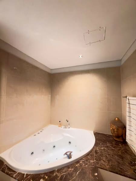 The Lakes, Bangkok, 123 Ratchadaphisek Road, Khlong Toei, Khlong Toei, Bangkok, 2 Bedrooms, 150 sqm, Condo For Rent, by Sittichai (Ice) Tulyanon, 500202311 - DDproperty.com