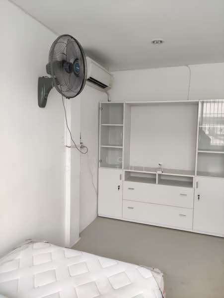 Ekkamai Townhouse 7 minutes walk to Ekkamai/Phra Khanon BTS, Bangkok, Phra Kanong Nua, Watthana, Bangkok, 3 Bedrooms, 200 sqm, Townhouse For Sale, by Sittichai (Ice) Tulyanon, 500202346 - DDproperty.com