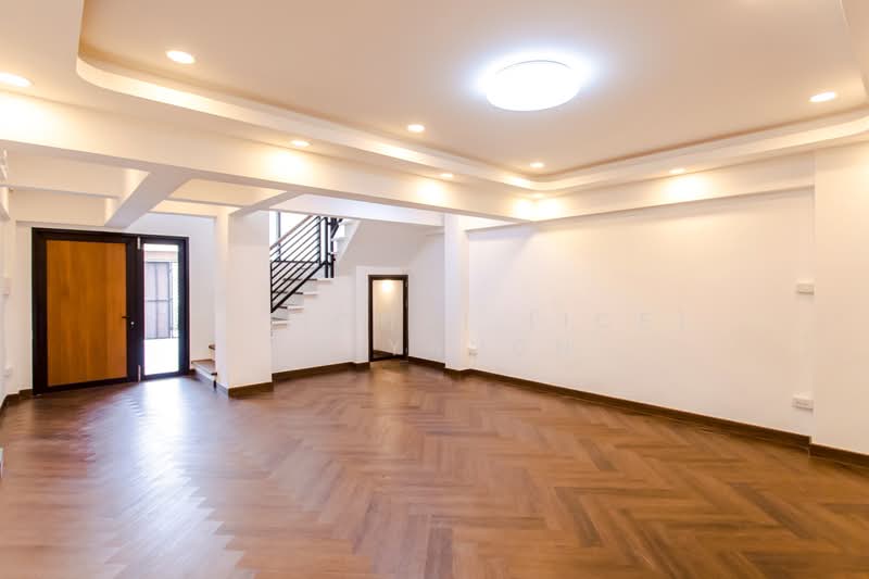 Fully Renovated 4 Bedroom Townhouse Facing Central Eastville, Bangkok, Khlong Chaokhun Sing, Wang Thonglang, Bangkok, 4 Bedrooms, 300 sqm, Townhouse For Sale, by Sittichai (Ice) Tulyanon, 500202373 - DDproperty.com