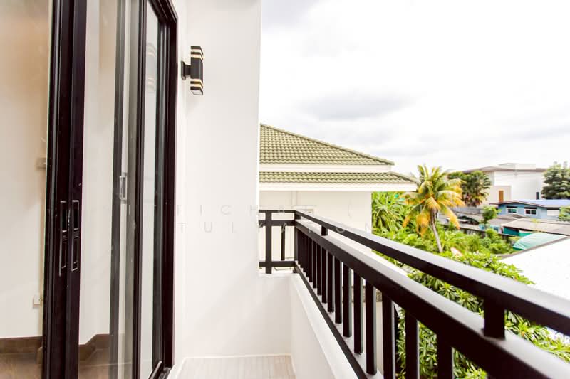 Fully Renovated 4 Bedroom Townhouse Facing Central Eastville, Bangkok, Khlong Chaokhun Sing, Wang Thonglang, Bangkok, 4 Bedrooms, 300 sqm, Townhouse For Sale, by Sittichai (Ice) Tulyanon, 500202373 - DDproperty.com