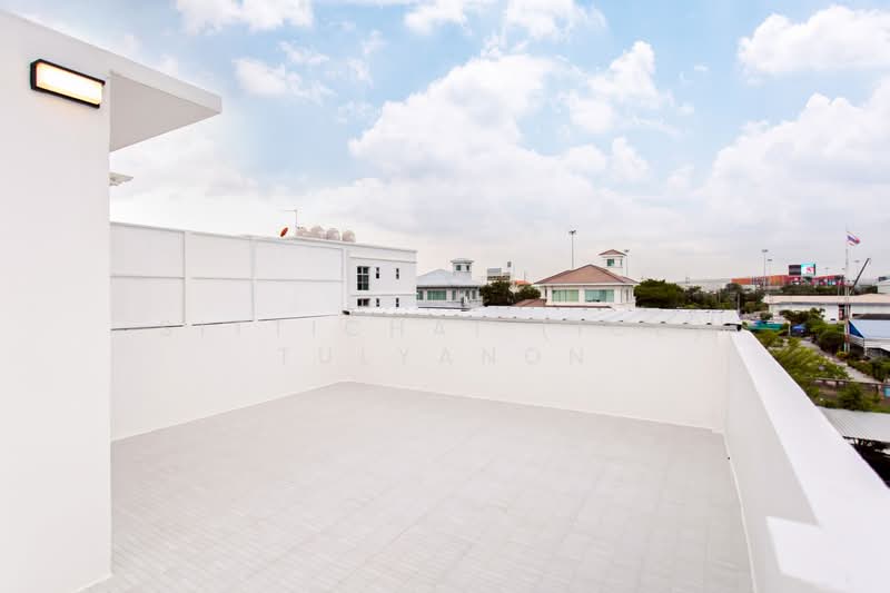 Fully Renovated 4 Bedroom Townhouse Facing Central Eastville, Bangkok, Khlong Chaokhun Sing, Wang Thonglang, Bangkok, 4 Bedrooms, 300 sqm, Townhouse For Sale, by Sittichai (Ice) Tulyanon, 500202373 - DDproperty.com