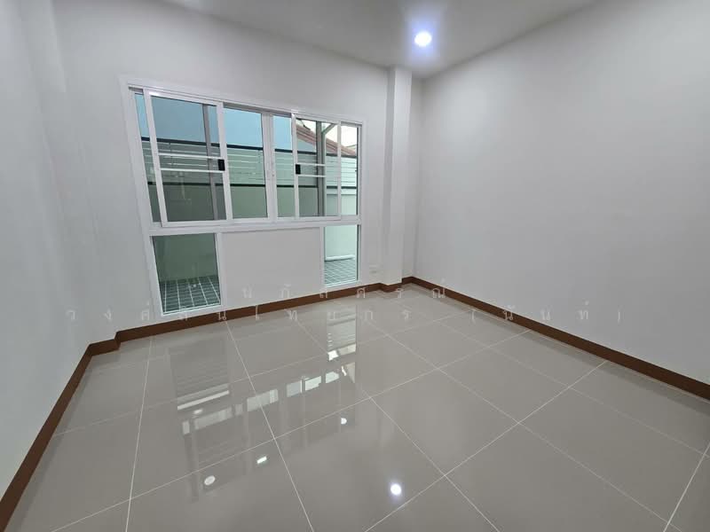 Phanason Villa Lumlukka-Klong 4, Pathum Thani, Soi Phanason Village, Lat Sawai, Lam Luk Ka, Pathum Thani, 4 Bedrooms, 160 sqm, Semi-Detached House (Twin House) For Sale, by นภัสศรณ์ วงศ์สินไทยกร (นันท์), 500202614 - DDproperty.com