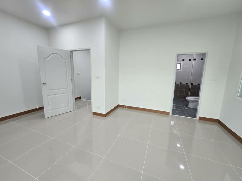 Phanason Villa Lumlukka-Klong 4 : พนาสนธิ์ วิลล่า ลำลูกกา-คลองสี่, ปทุมธานี, ชอย หมู่บ้านพนาสนธ์, ลาดสวาย, ลำลูกกา, ปทุมธานี, 160 ตร.ม., บ้านแฝด ขาย, โดย นภัสศรณ์ วงศ์สินไทยกร (นันท์), 500202614 - DDproperty.com