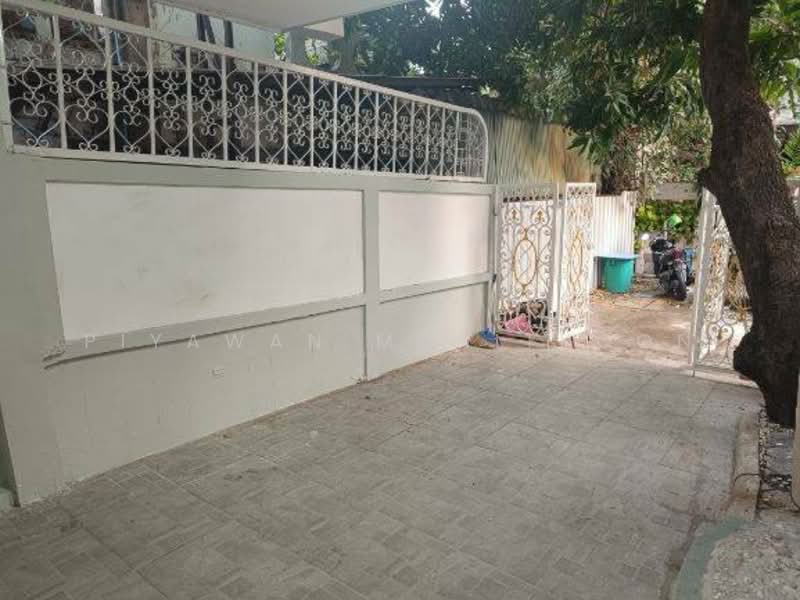 For Rent - Townhouse sukhumvit 10, Bangkok
