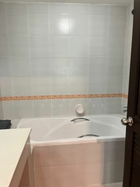 Le Cosi Ekamai 28, Bangkok, Sukhumvit, Khlong Tan Nua, Watthana, Bangkok, 2 Bedrooms, 82 sqm, Condo For Rent, by Soraya Pongpitak, 500202639 - DDproperty.com