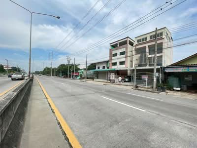 ขาย - สำนักงาน 4 ชั้น 45 ตร.ว. สำนักงาน ติดถนนร่มเกล้า ใกล้ ม.เกษมบัณฑิต ร่มเกล้า ระหว่างซอยร่มเกล้า13-15, กรุงเทพ