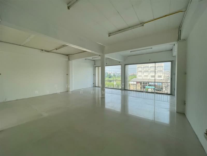 สำนักงาน 4 ชั้น 45 ตร.ว. สำนักงาน ติดถนนร่มเกล้า ใกล้ ม.เกษมบัณฑิต ร่มเกล้า ระหว่างซอยร่มเกล้า13-15, Bangkok, ถนนร่มเกล้า, Saen Sab, Min Buri, Bangkok, , 500 sqm, Office Space For Sale, by คุณ พัชรนันท์ พรมพิทักษ์ (นัจข์), 500202712 - DDproperty.com