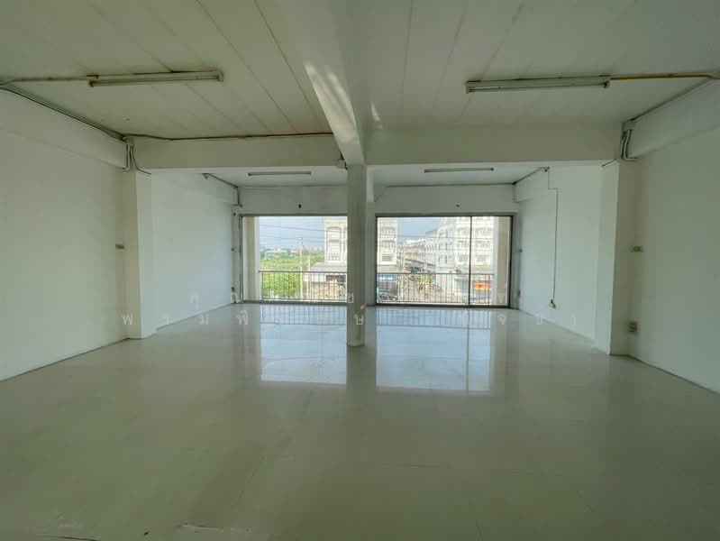 สำนักงาน 4 ชั้น 45 ตร.ว. สำนักงาน ติดถนนร่มเกล้า ใกล้ ม.เกษมบัณฑิต ร่มเกล้า ระหว่างซอยร่มเกล้า13-15, กรุงเทพ, ถนนร่มเกล้า, แสนแสบ, มีนบุรี, กรุงเทพ, 500 ตร.ม., สำนักงาน ขาย, โดย คุณ พัชรนันท์ พรมพิทักษ์ (นัจข์), 500202712 - DDproperty.com