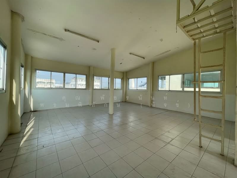 สำนักงาน 4 ชั้น 45 ตร.ว. สำนักงาน ติดถนนร่มเกล้า ใกล้ ม.เกษมบัณฑิต ร่มเกล้า ระหว่างซอยร่มเกล้า13-15, Bangkok, ถนนร่มเกล้า, Saen Sab, Min Buri, Bangkok, , 500 sqm, Office Space For Sale, by คุณ พัชรนันท์ พรมพิทักษ์ (นัจข์), 500202712 - DDproperty.com