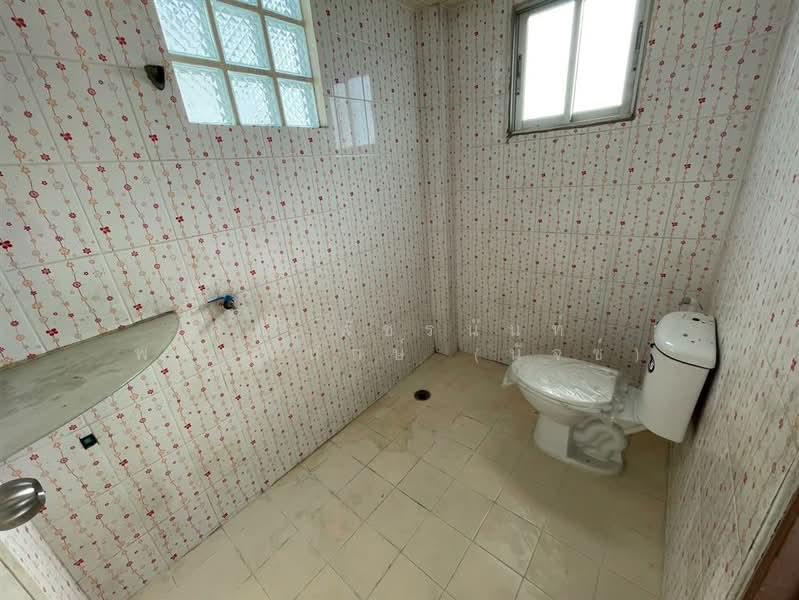 สำนักงาน 4 ชั้น 45 ตร.ว. สำนักงาน ติดถนนร่มเกล้า ใกล้ ม.เกษมบัณฑิต ร่มเกล้า ระหว่างซอยร่มเกล้า13-15, Bangkok, ถนนร่มเกล้า, Saen Sab, Min Buri, Bangkok, , 500 sqm, Office Space For Sale, by คุณ พัชรนันท์ พรมพิทักษ์ (นัจข์), 500202712 - DDproperty.com