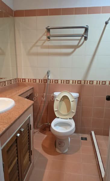 ขายทาวน์เฮาส์ 2 ชั้น ม.อมรพันธ์ 9 ซ.เสนานิคม 1 ลาดพร้าว ทำเลดี เดินทางสะดวก ใกล้BTS เสนานิคม, Bangkok, Lat Phrao, Lat Phrao, Bangkok, 2 Bedrooms, 68 sqm, Townhouse For Sale, by Jutanon Komoottanaruk, 500202759 - DDproperty.com